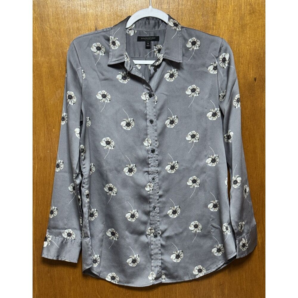 Banana Republic Dillon Shirt Petite Medium Gray Floral Button-Up Blouse Women’s